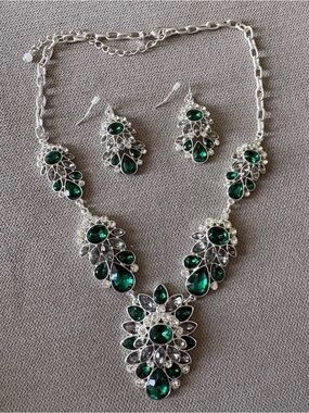 Statement Silver Tone Emerald Green Crystal Flower Necklace & Earrings Set